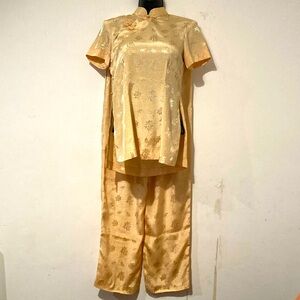 Vintage Handmade Hong Kong Dynasty Gold 2 piece Set